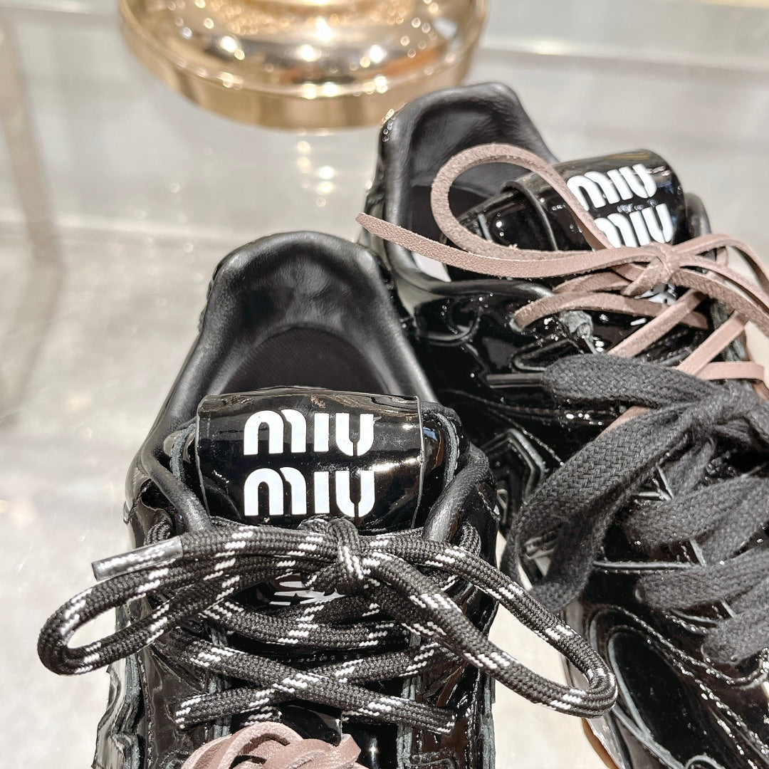 M-Sneakers