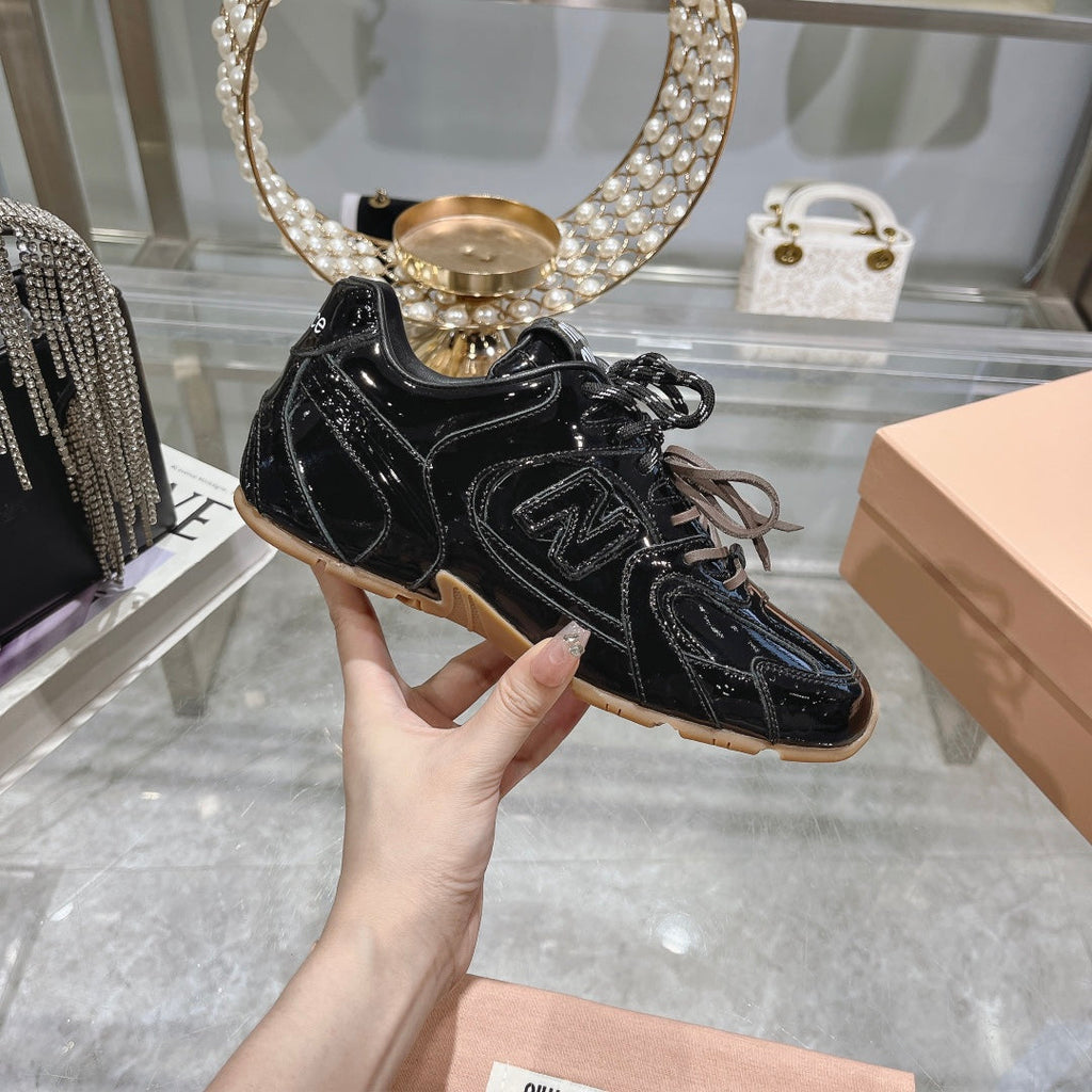 M-Sneakers