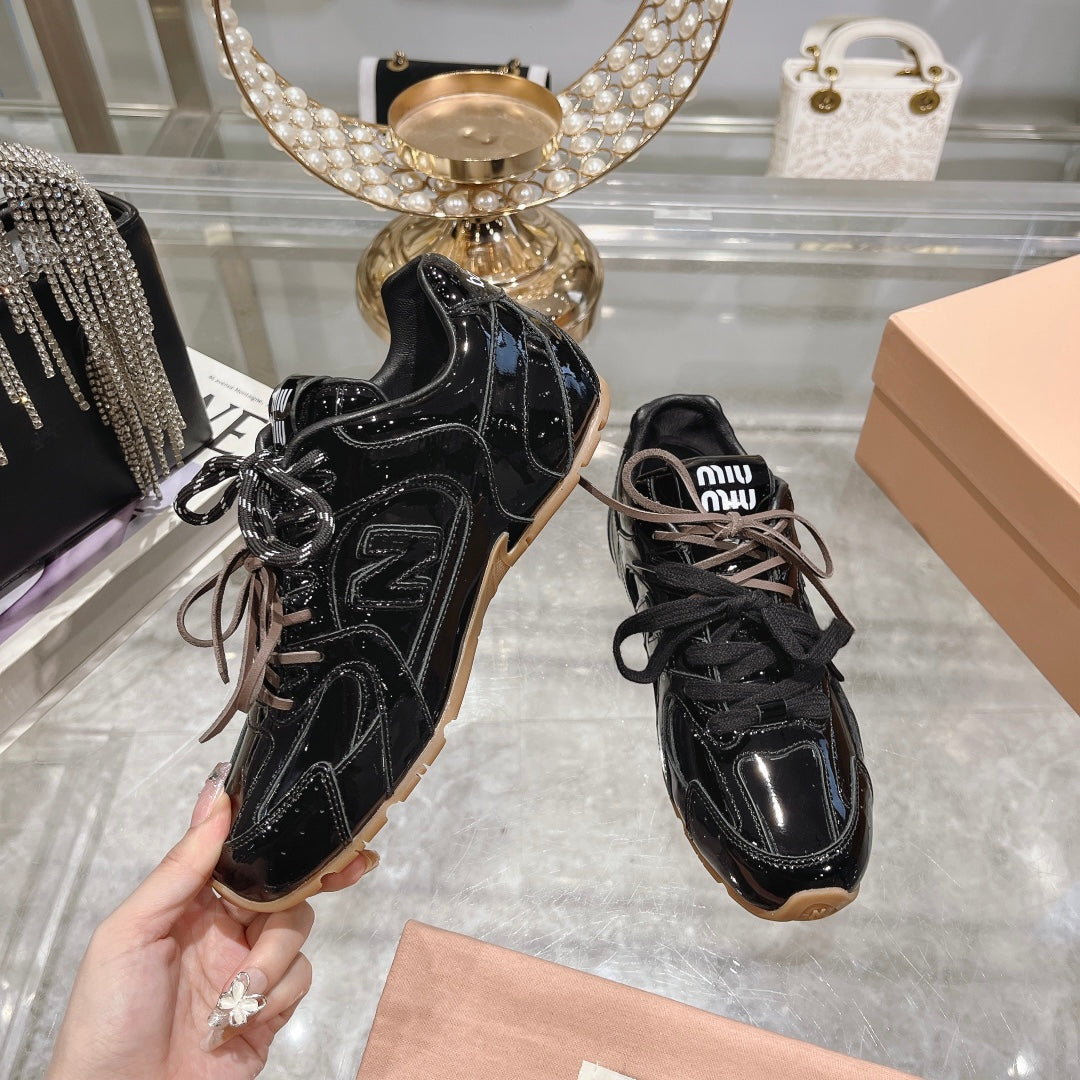 M-Sneakers
