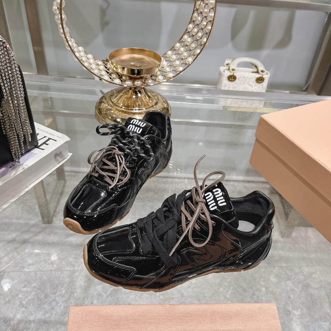 M-Sneakers