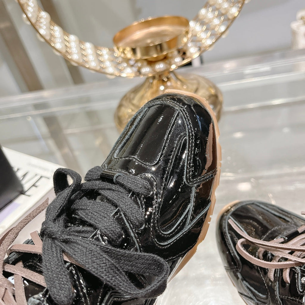 M-Sneakers