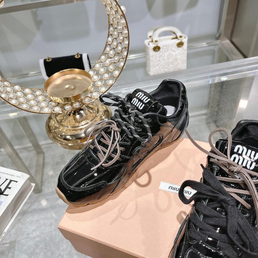 M-Sneakers
