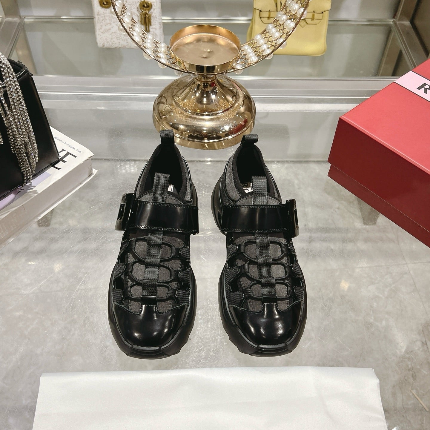 R-Sneakers