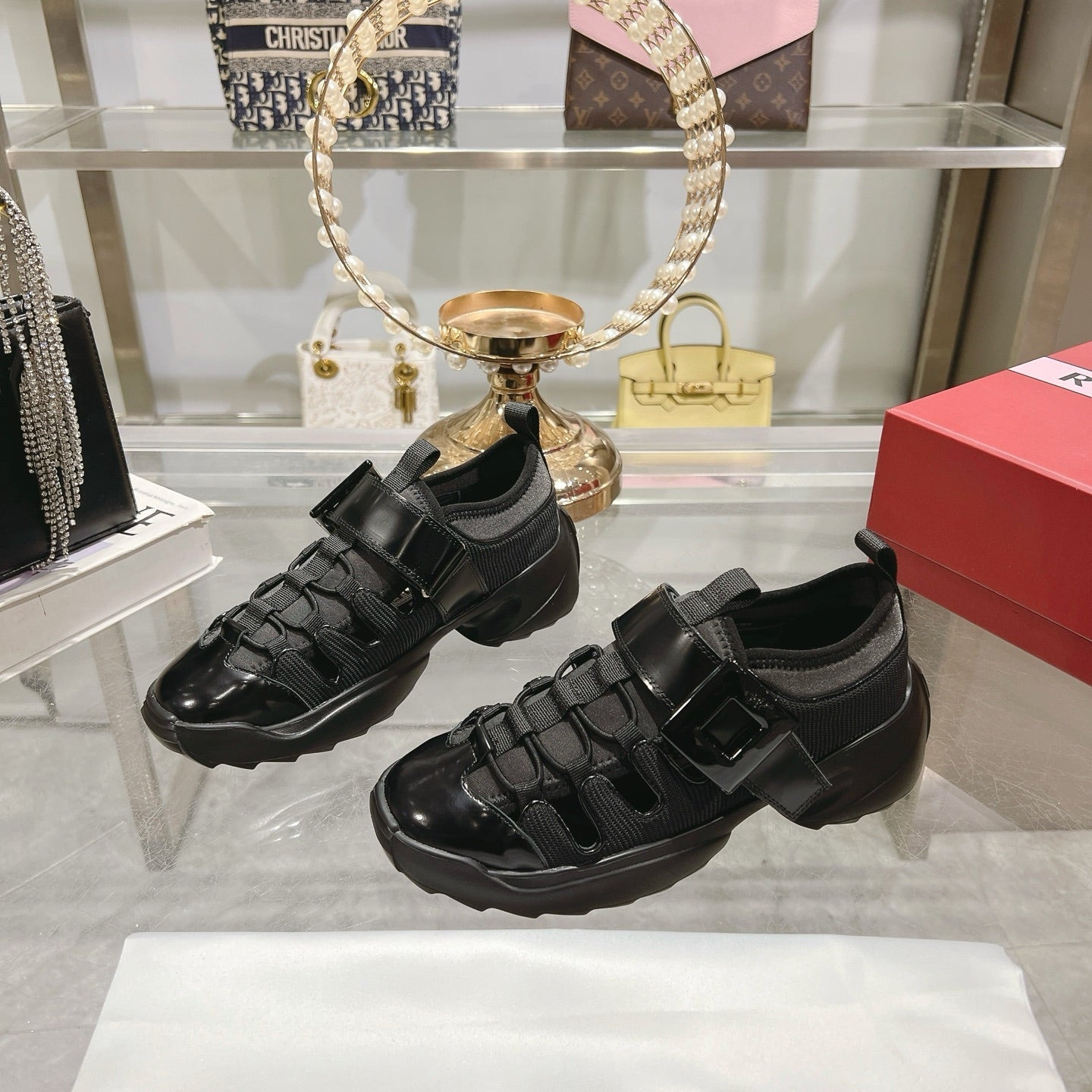 R-Sneakers