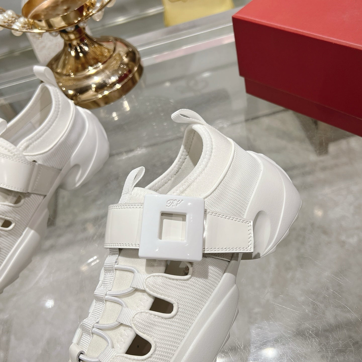 R-Sneakers