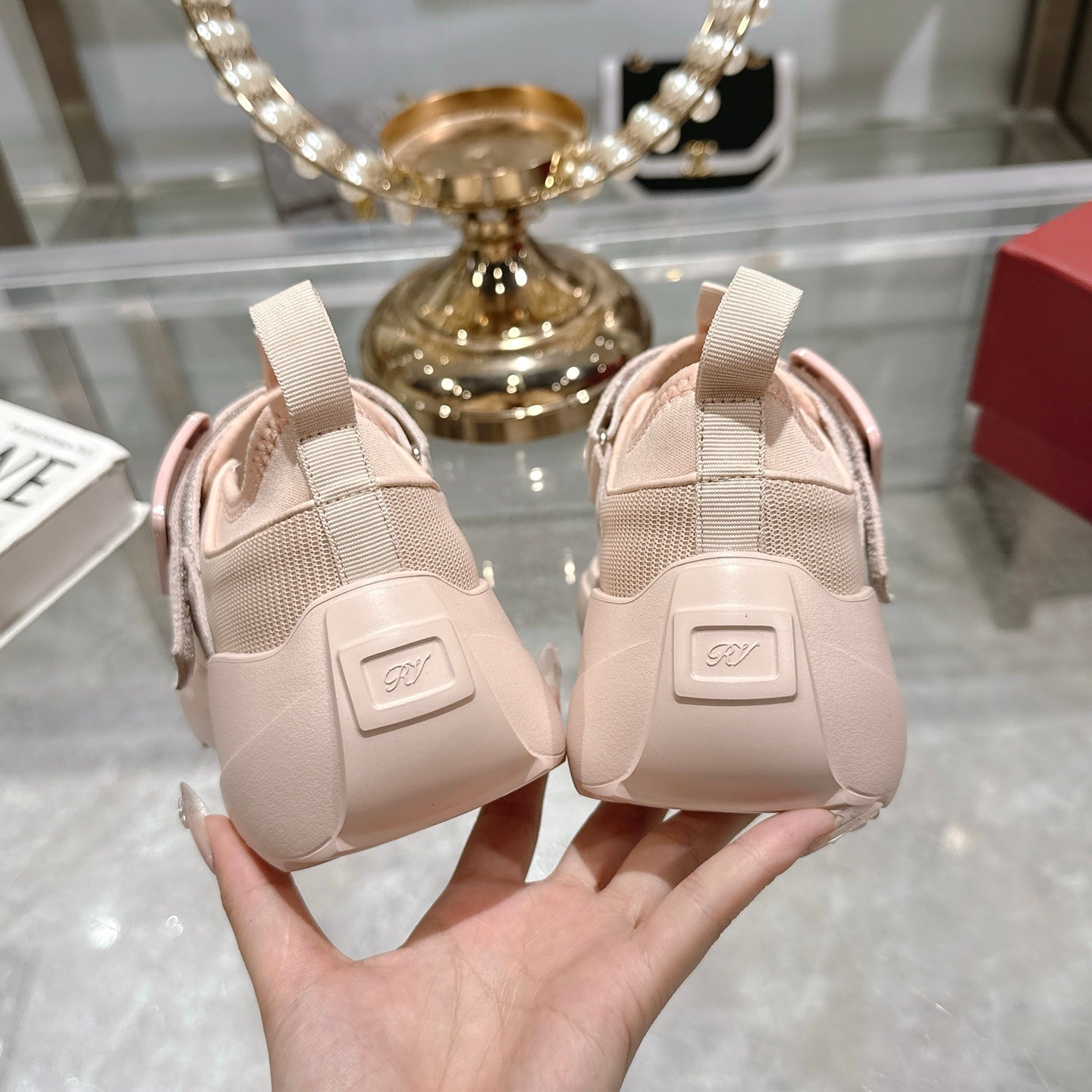R-Sneakers