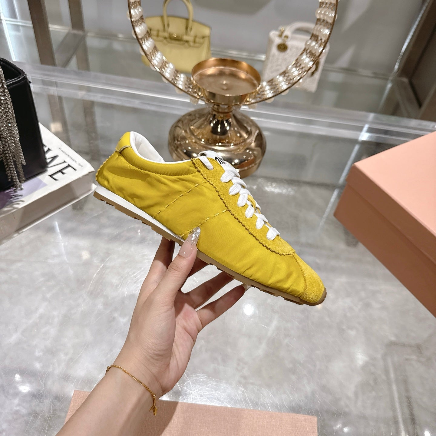 M-Sneakers