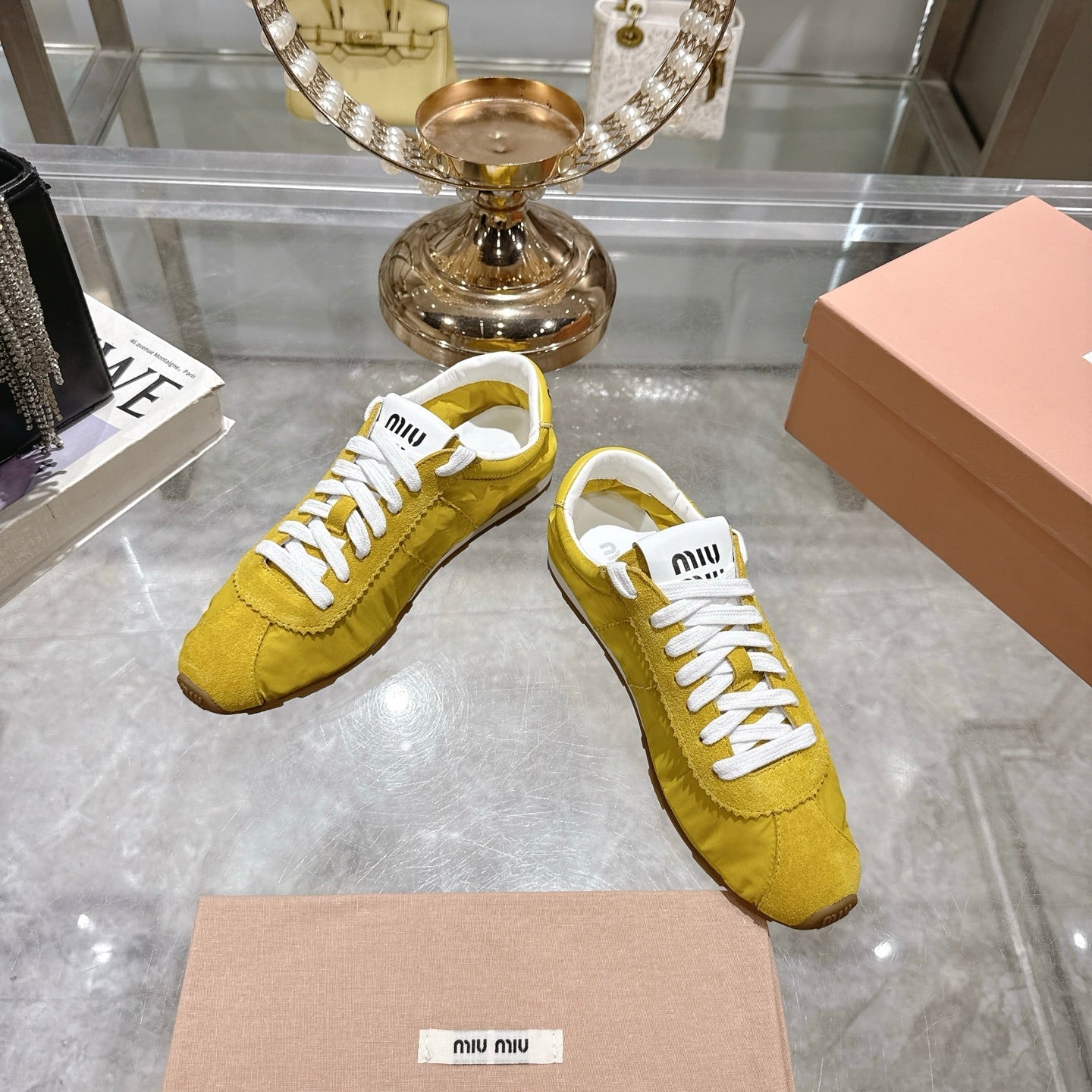 M-Sneakers
