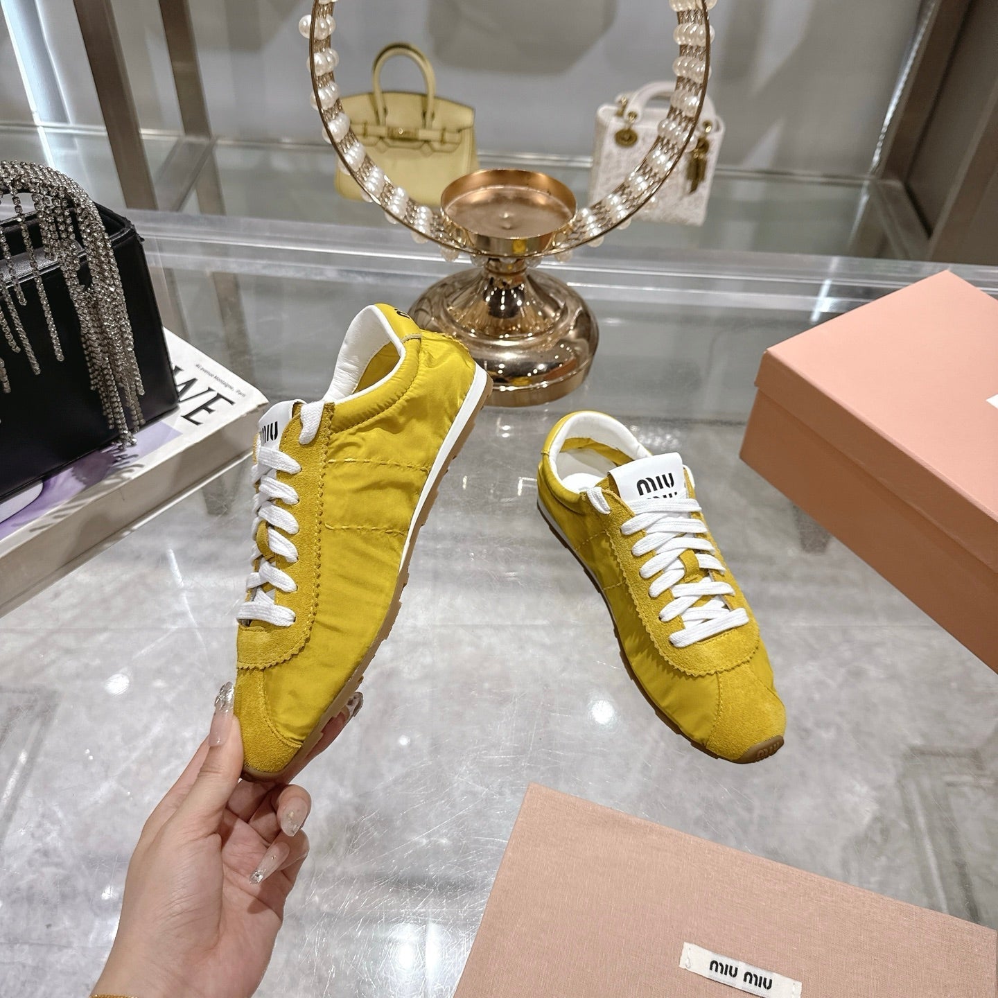 M-Sneakers