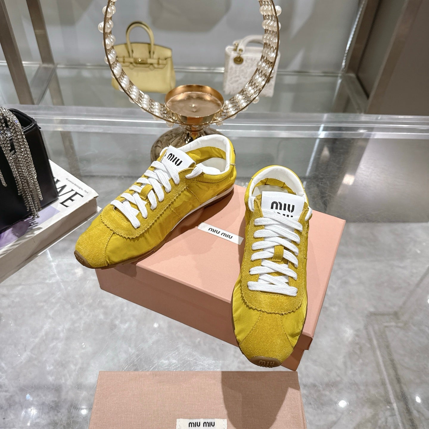 M-Sneakers