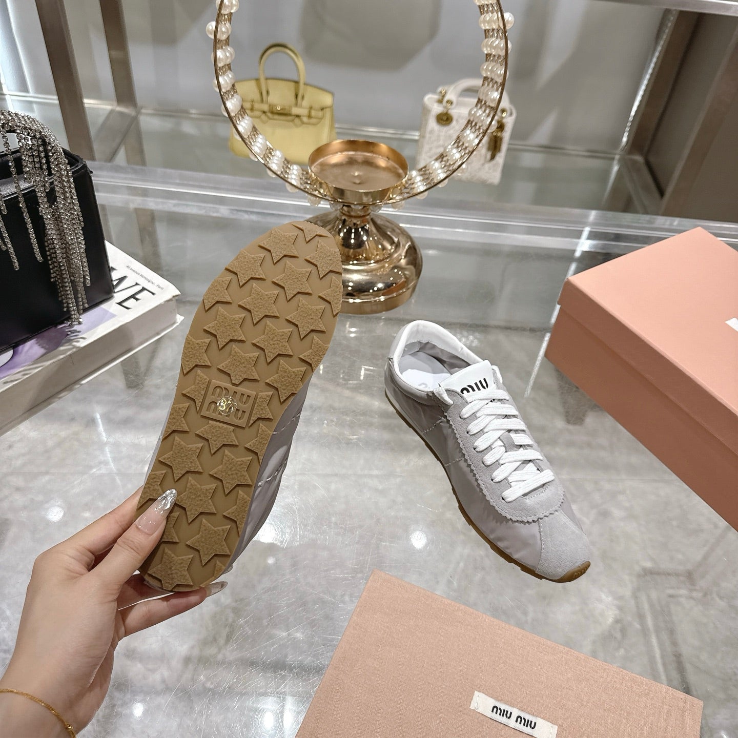 M-Sneakers