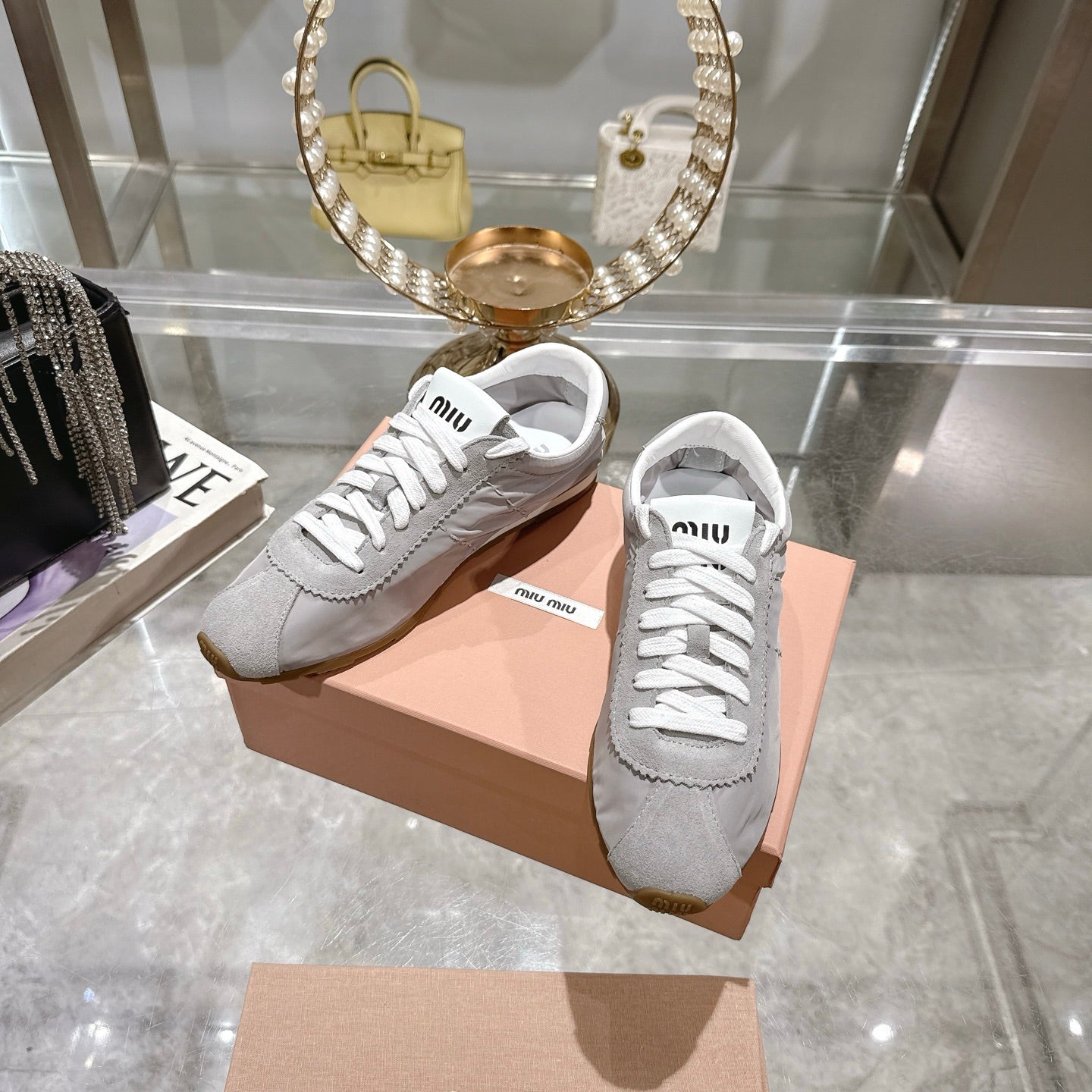 M-Sneakers