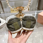 M-Sneakers