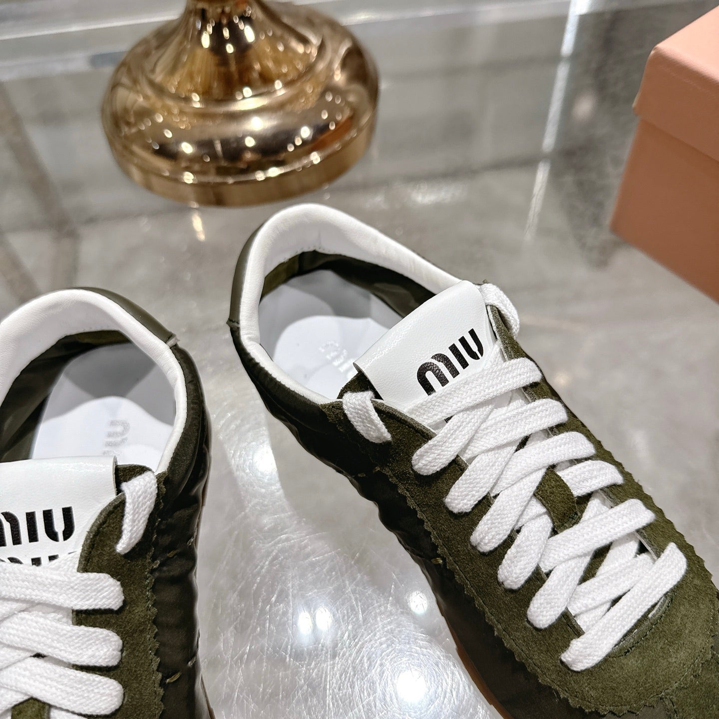 M-Sneakers