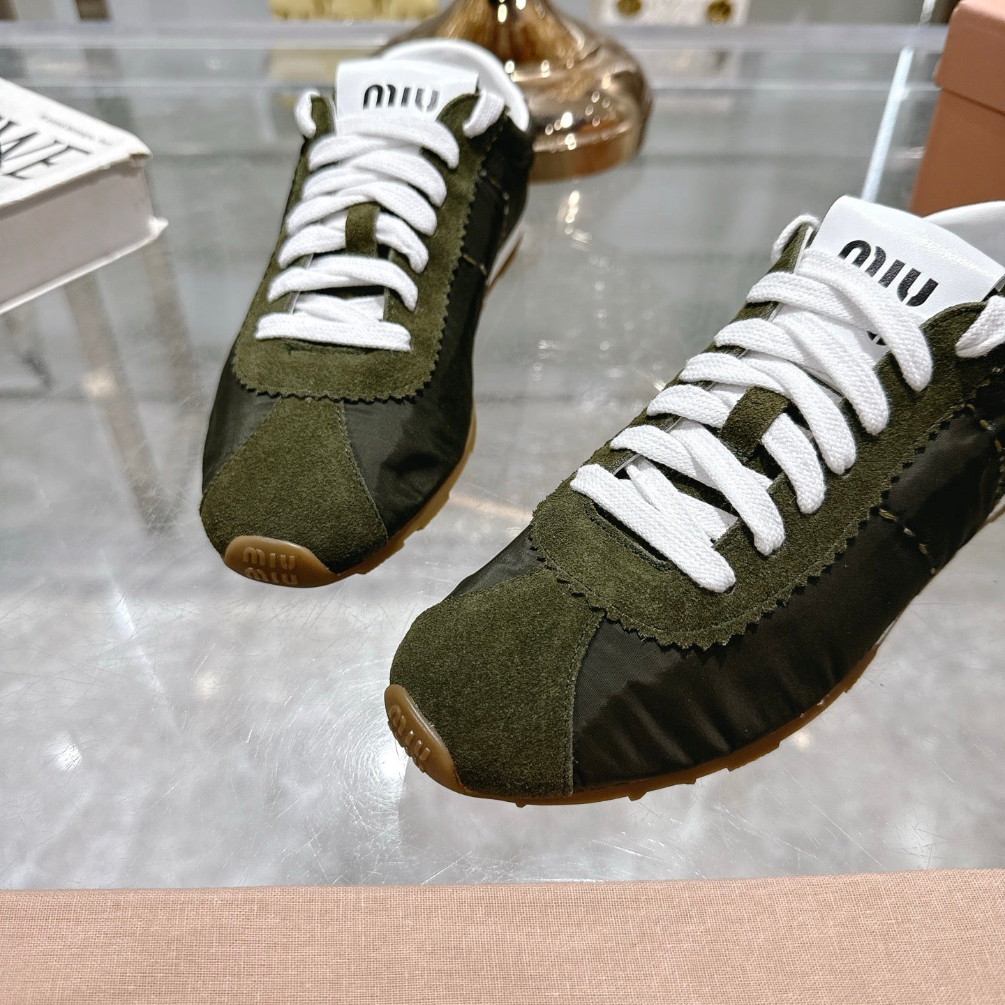 M-Sneakers