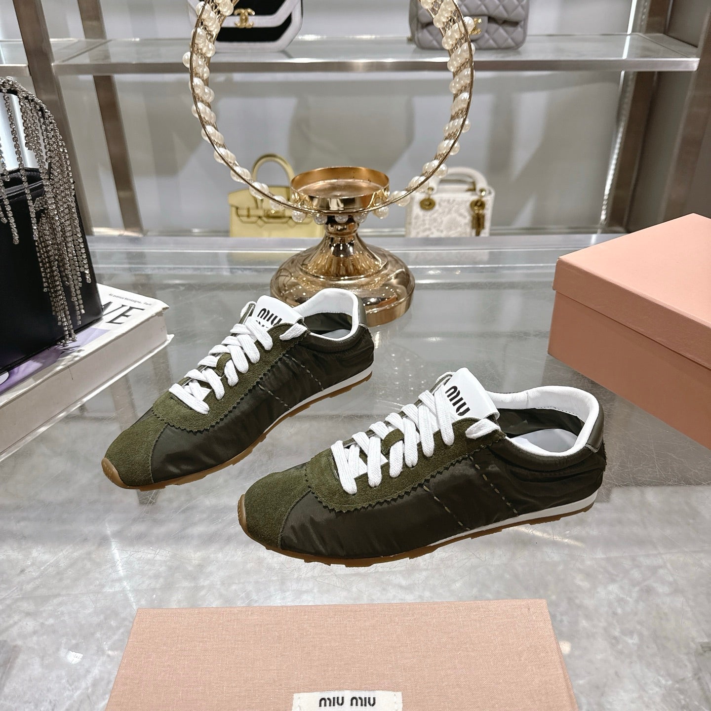M-Sneakers