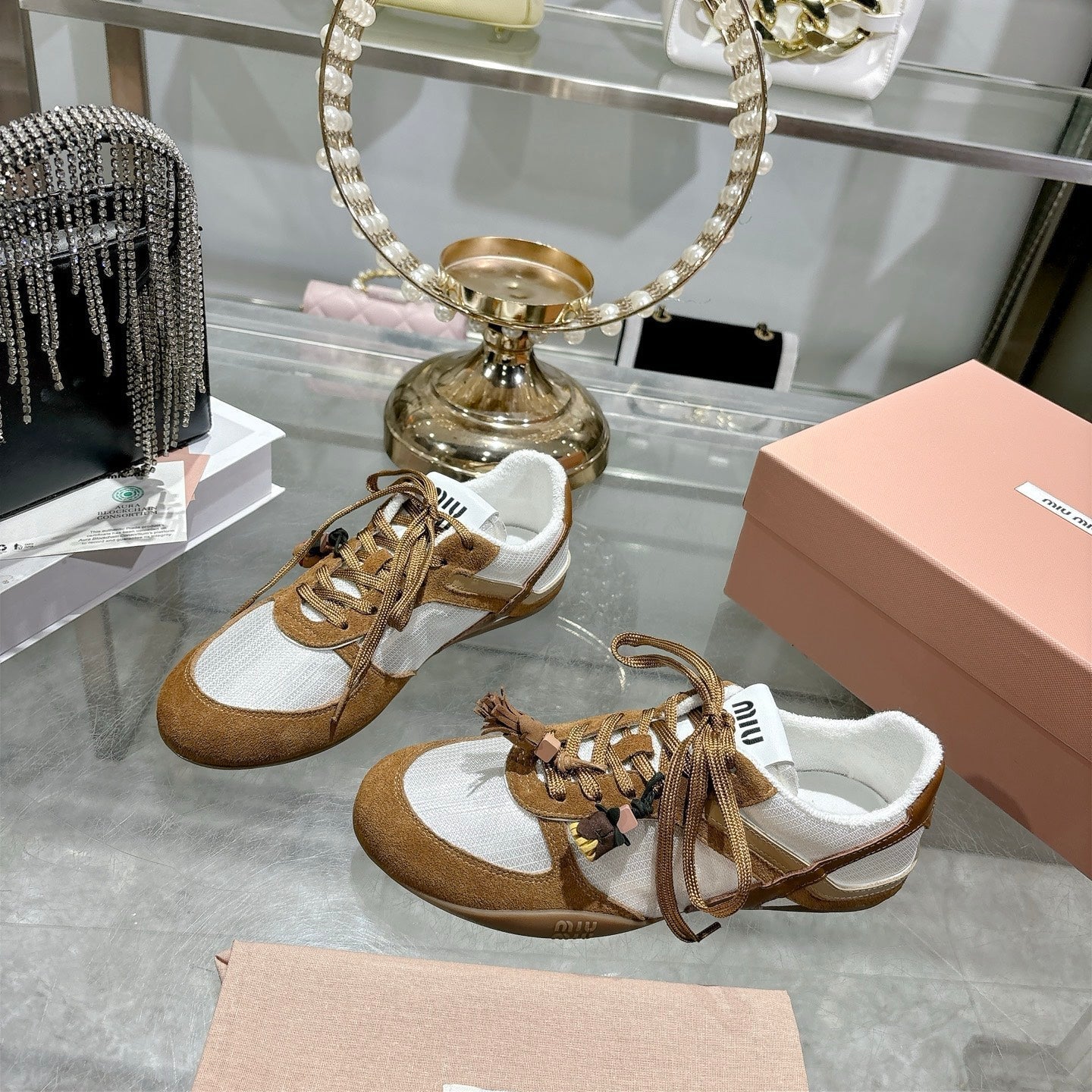 M-Sneakers