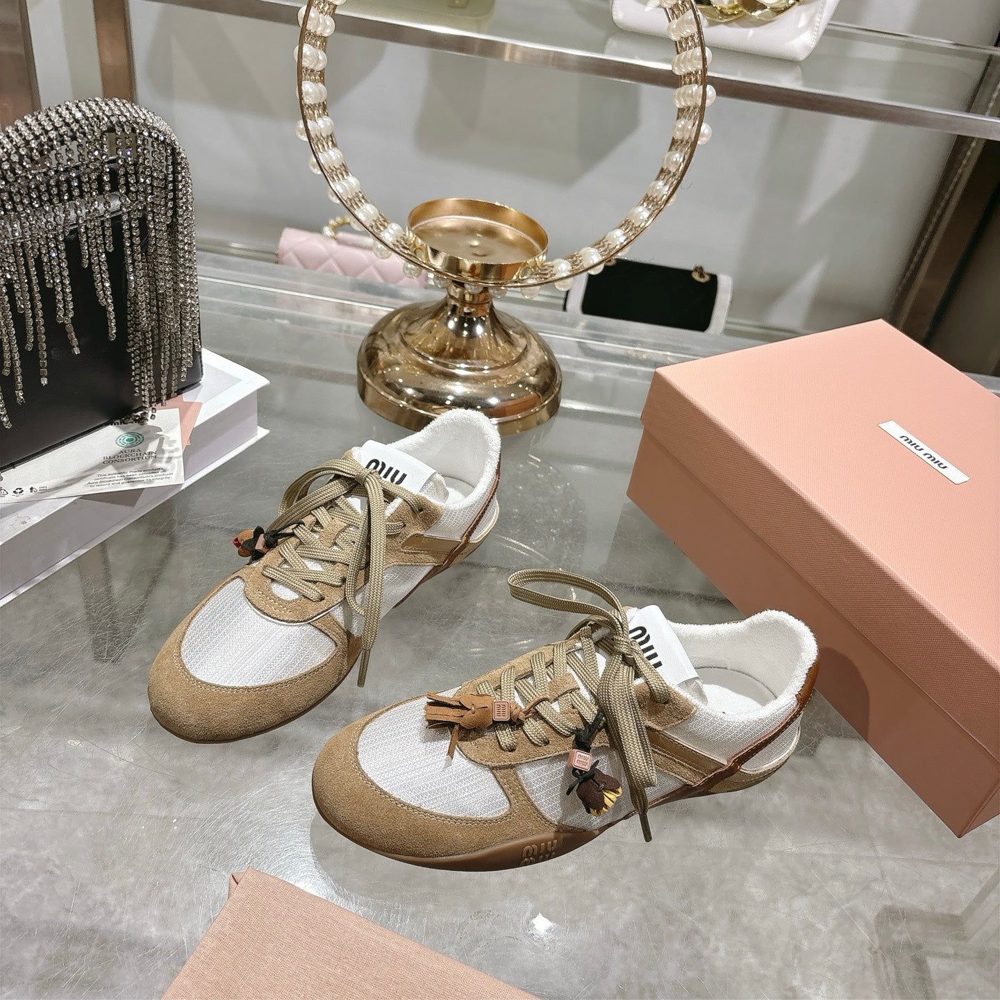 M-Sneakers