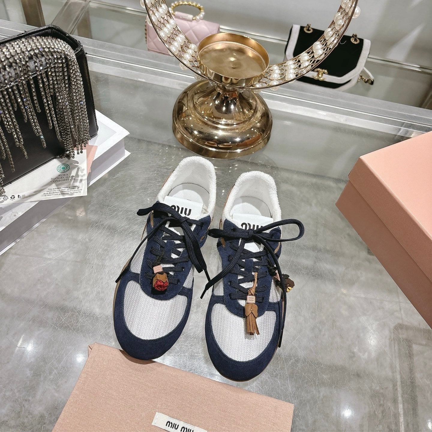 M-Sneakers