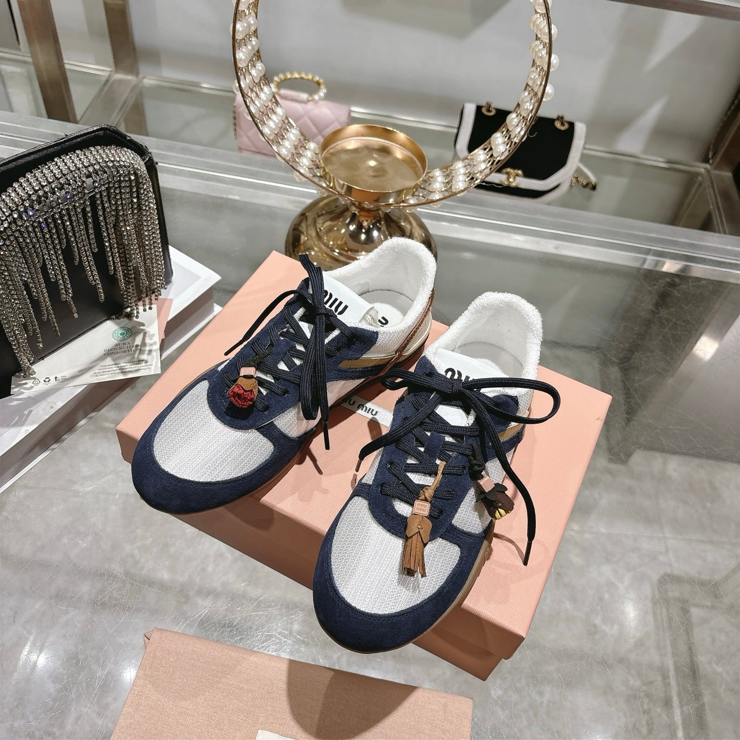 M-Sneakers
