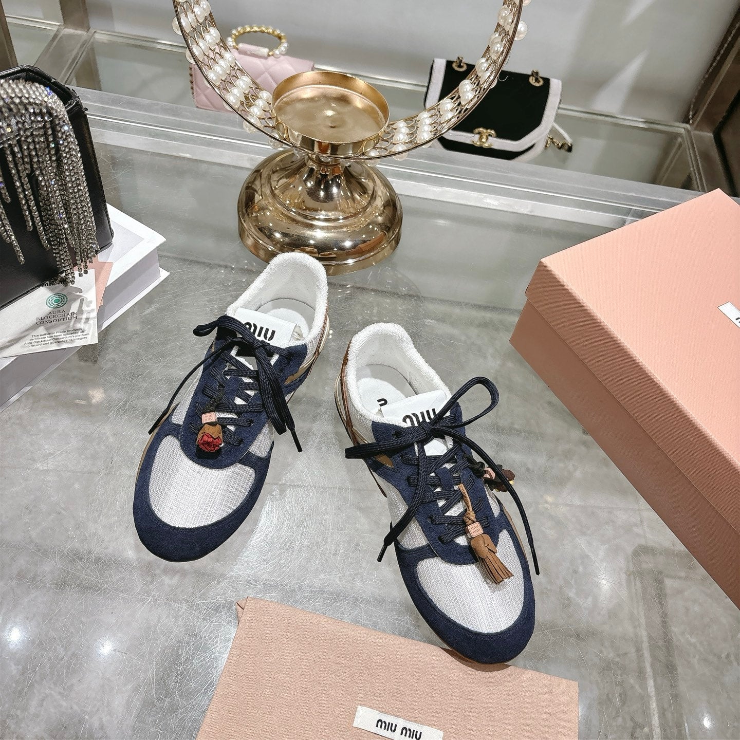 M-Sneakers
