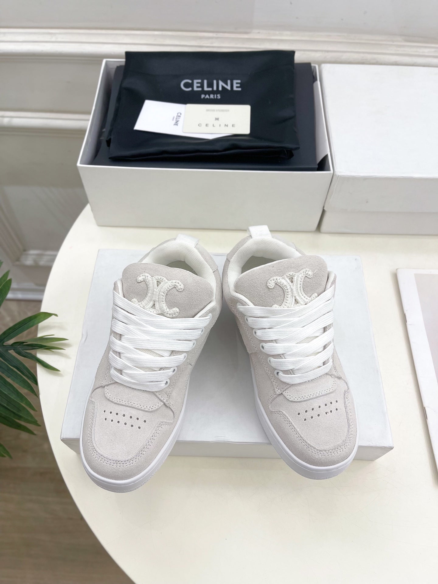 S-Sneakers