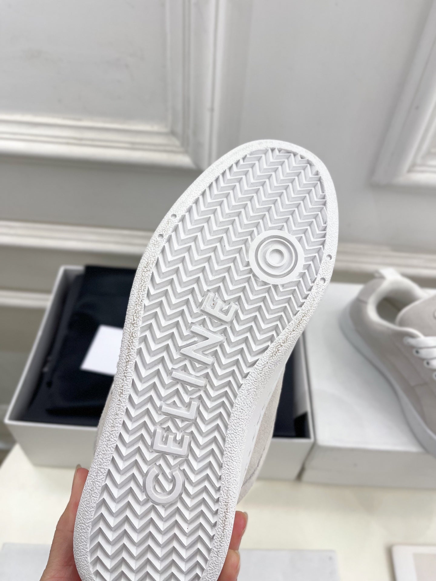 S-Sneakers