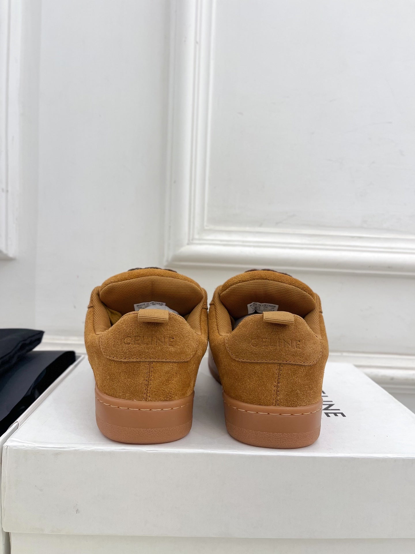 S-Sneakers