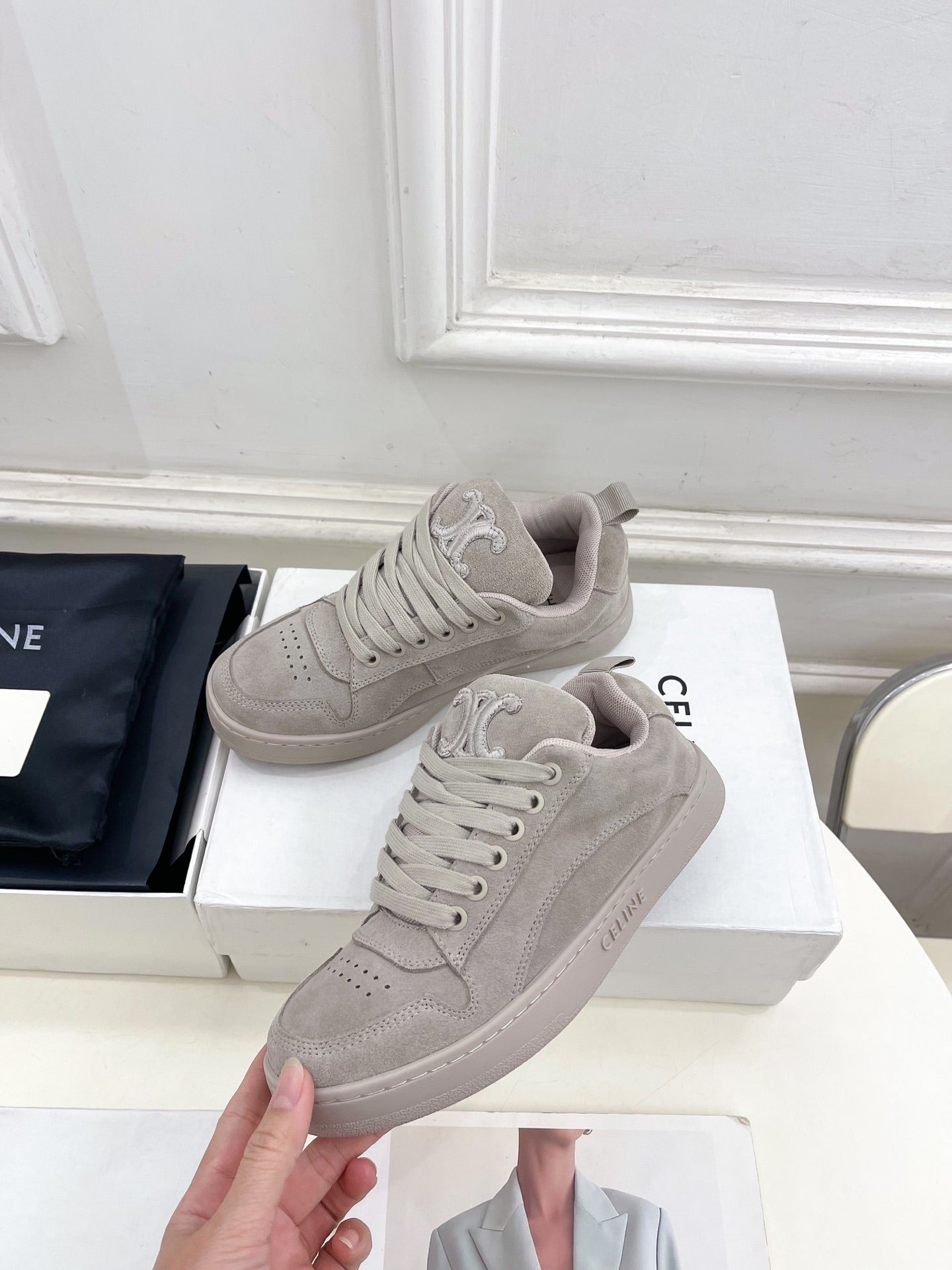 S-Sneakers