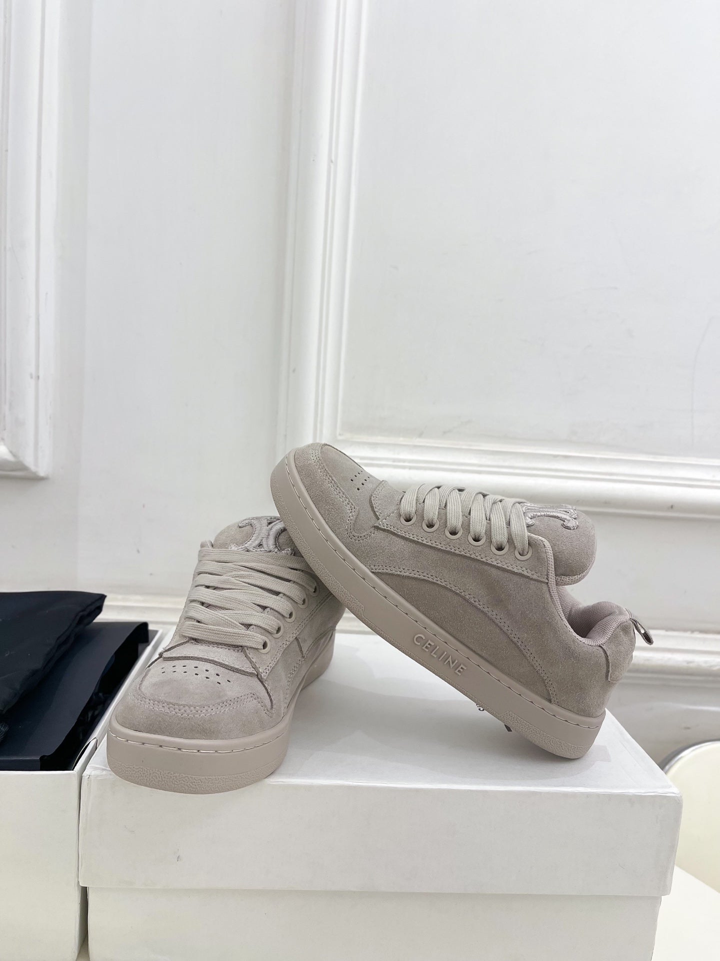S-Sneakers