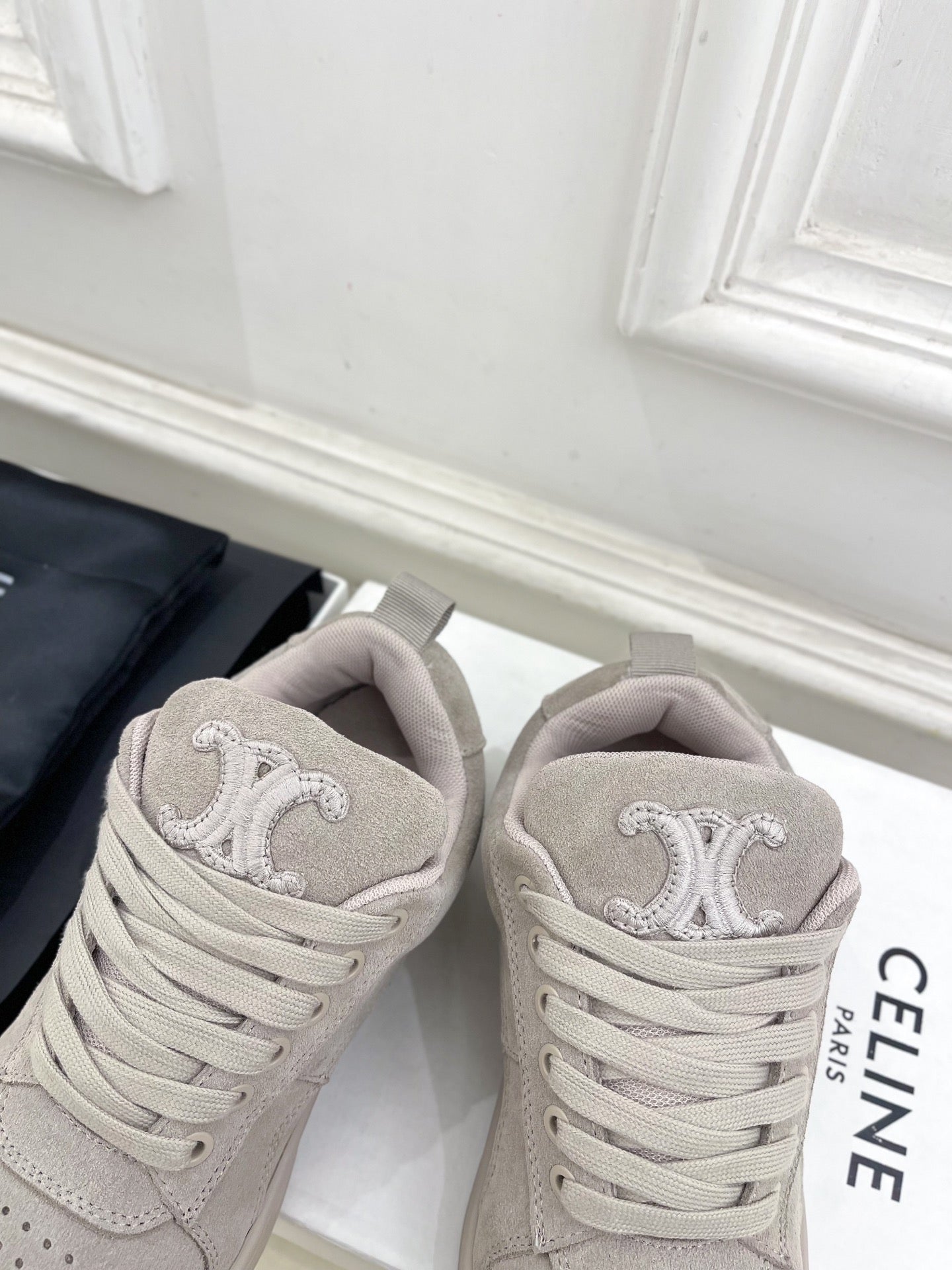 S-Sneakers