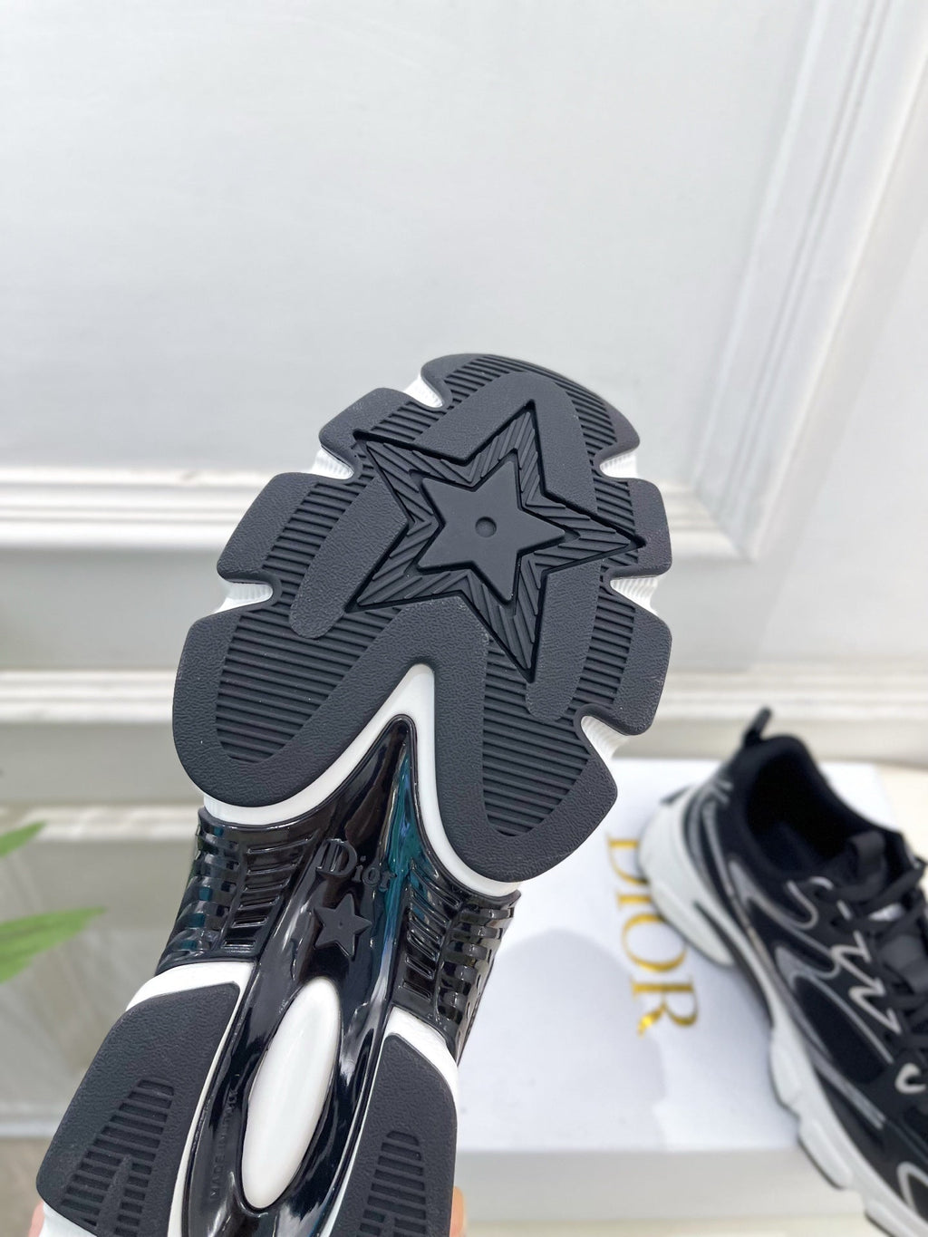D-Sneakers