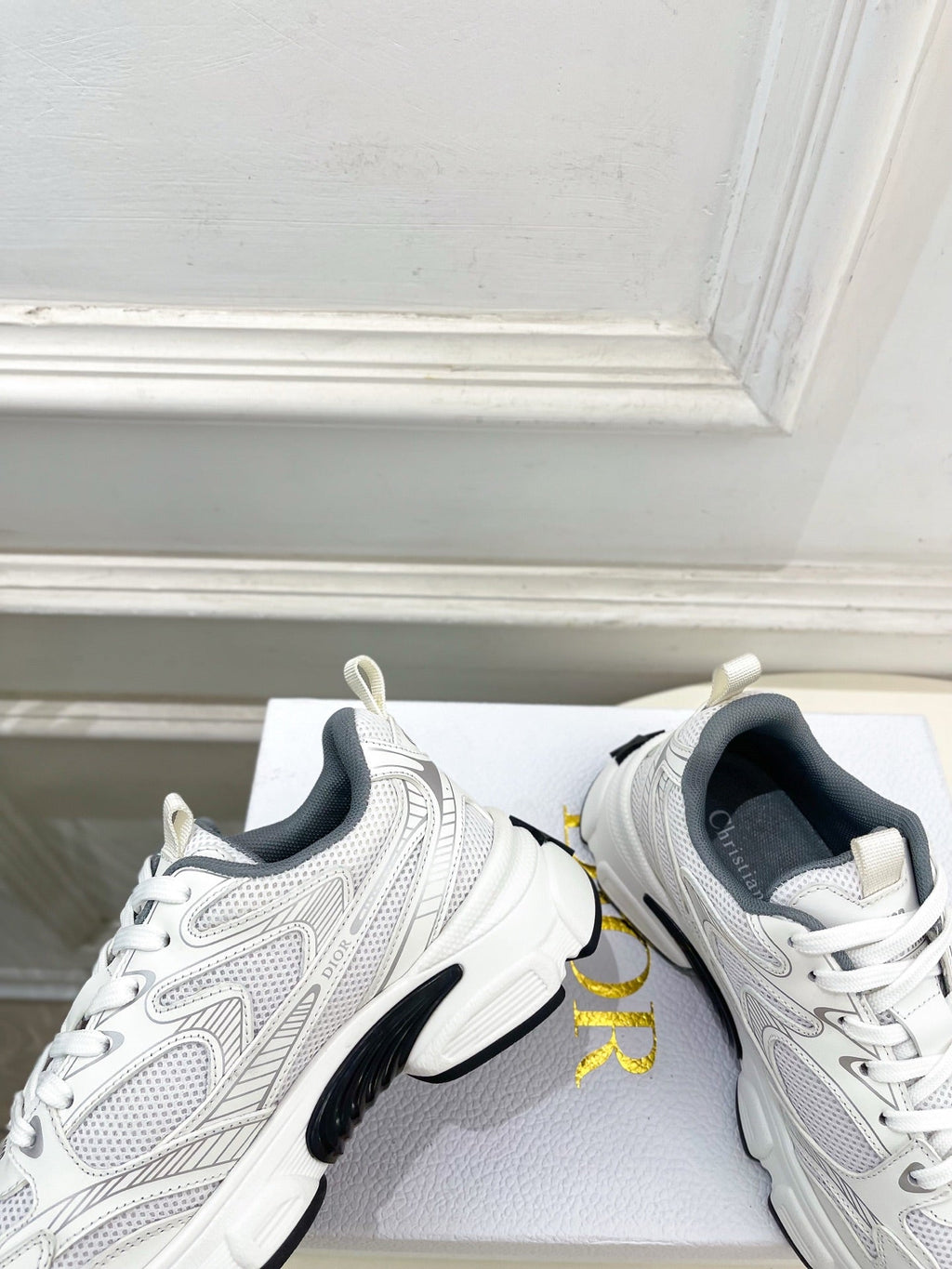 D-Sneakers