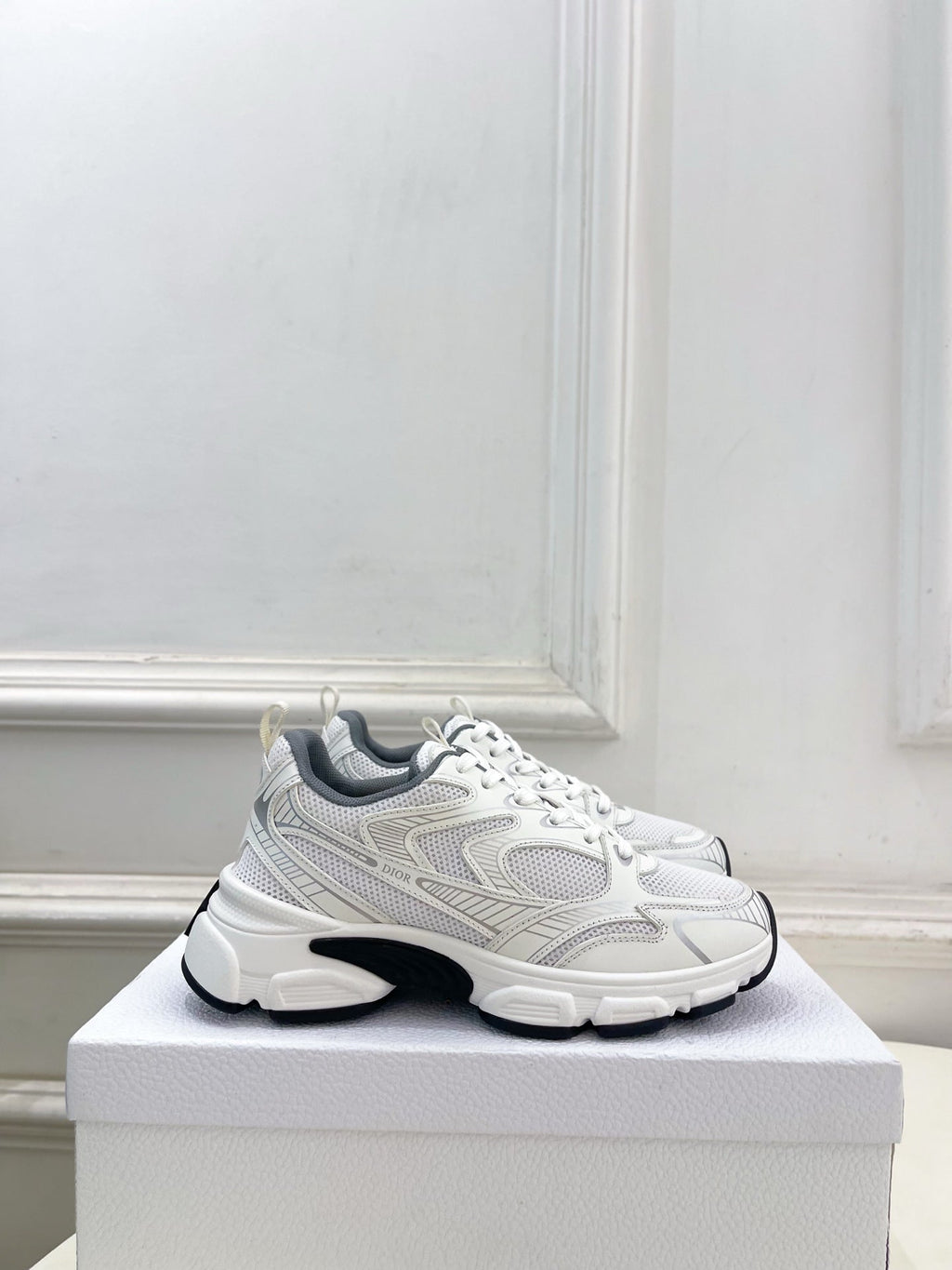 D-Sneakers