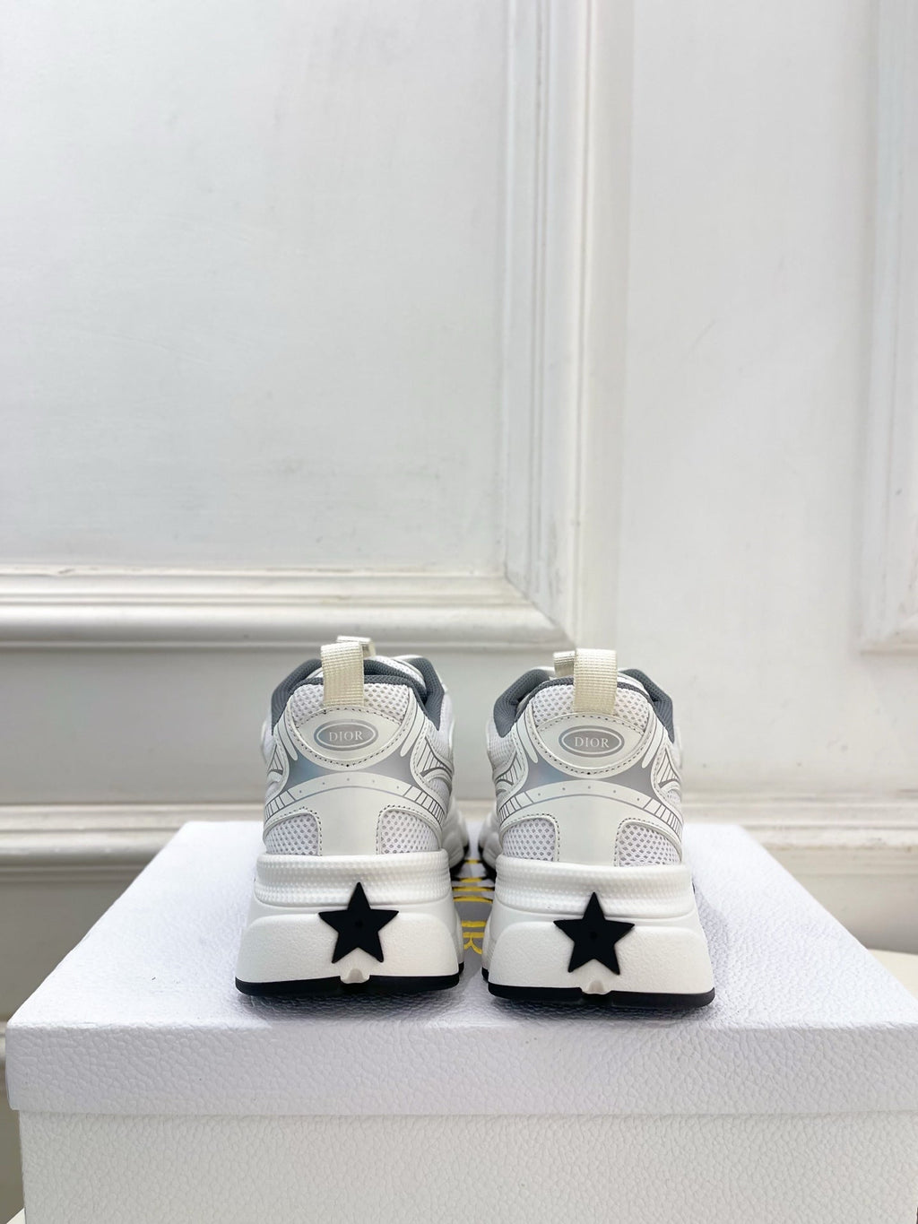 D-Sneakers