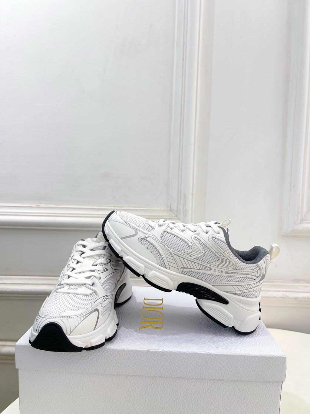 D-Sneakers
