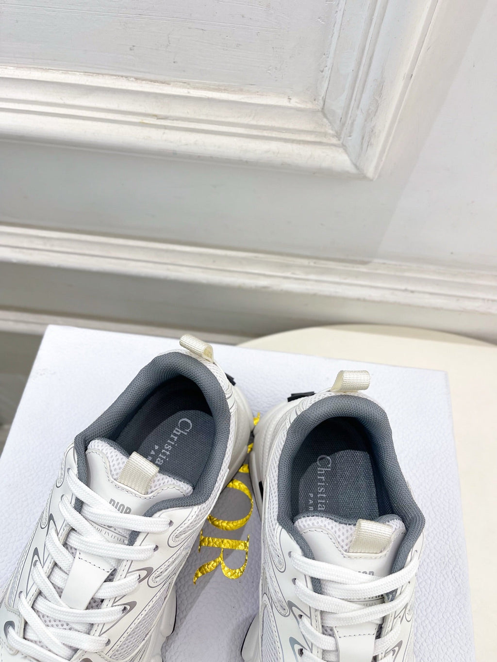 D-Sneakers