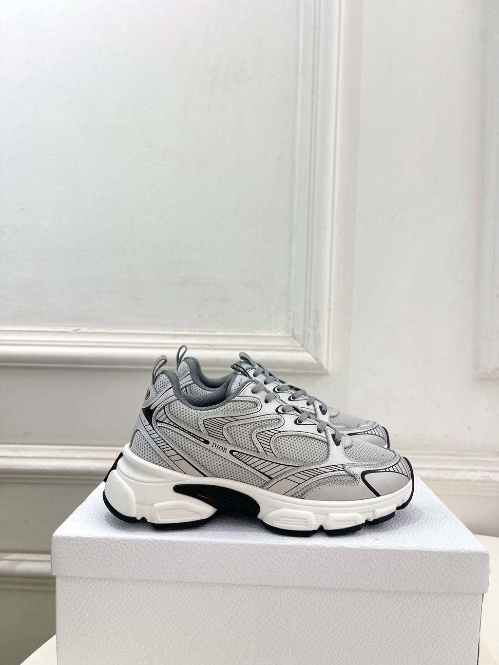 D-Sneakers