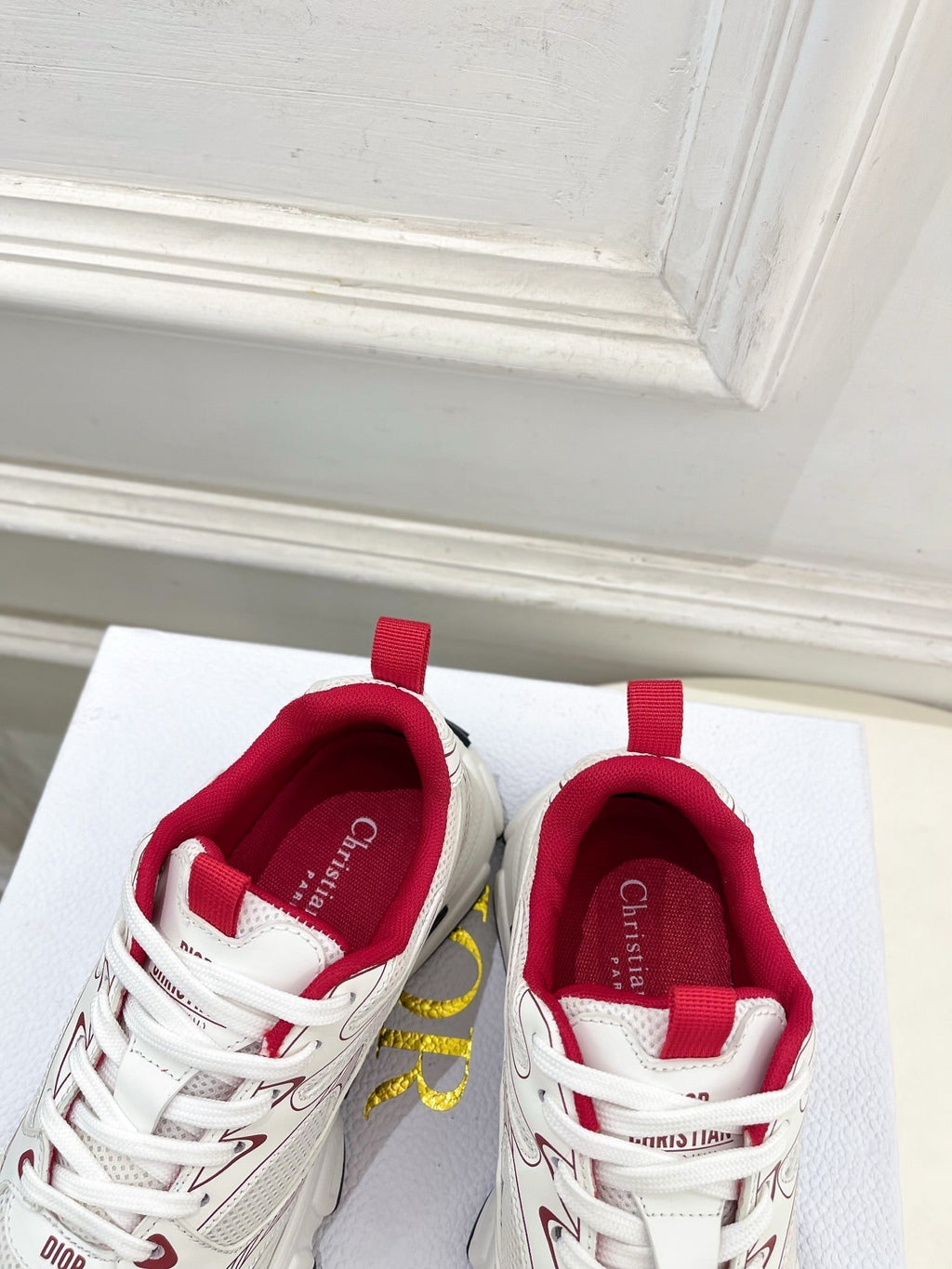D-Sneakers