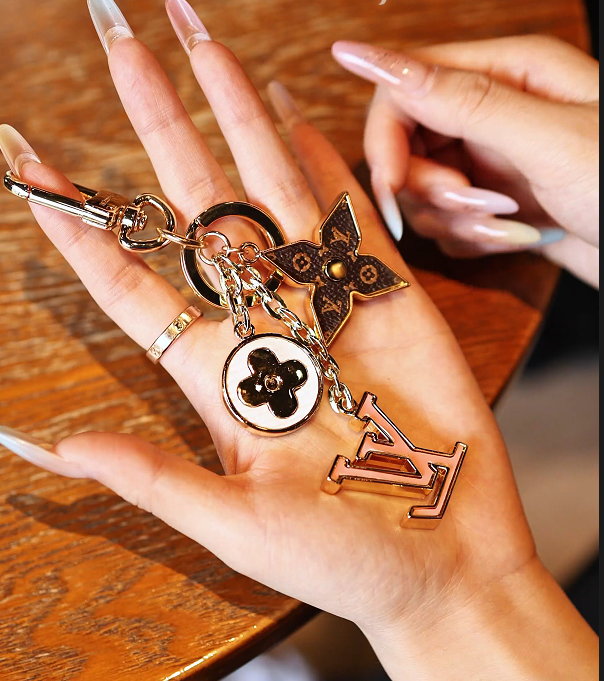 1V key chain-713