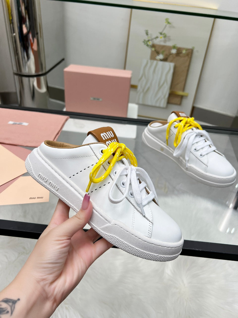 M-Sneakers