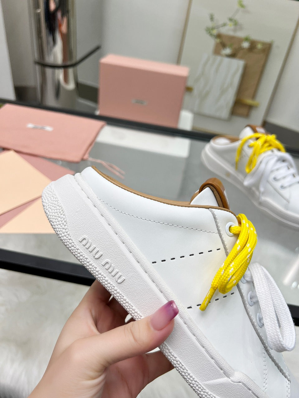 M-Sneakers