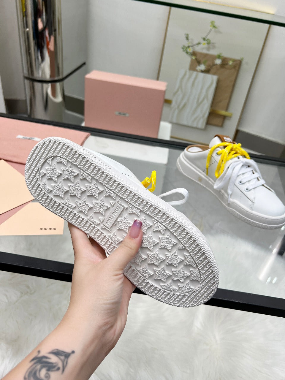 M-Sneakers