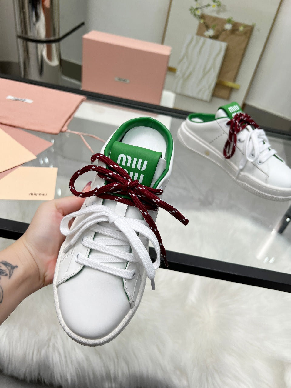 M-Sneakers