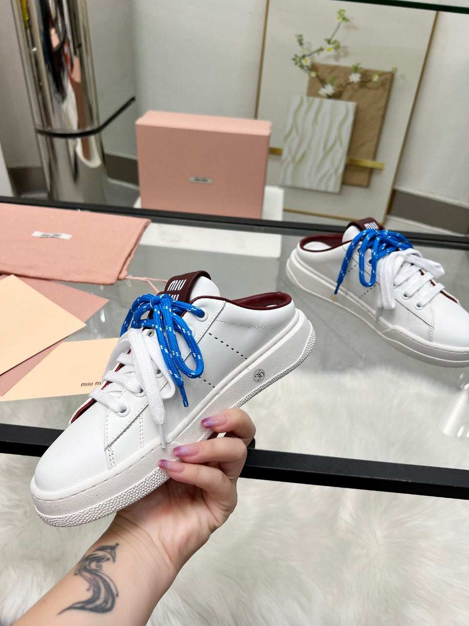 M-Sneakers