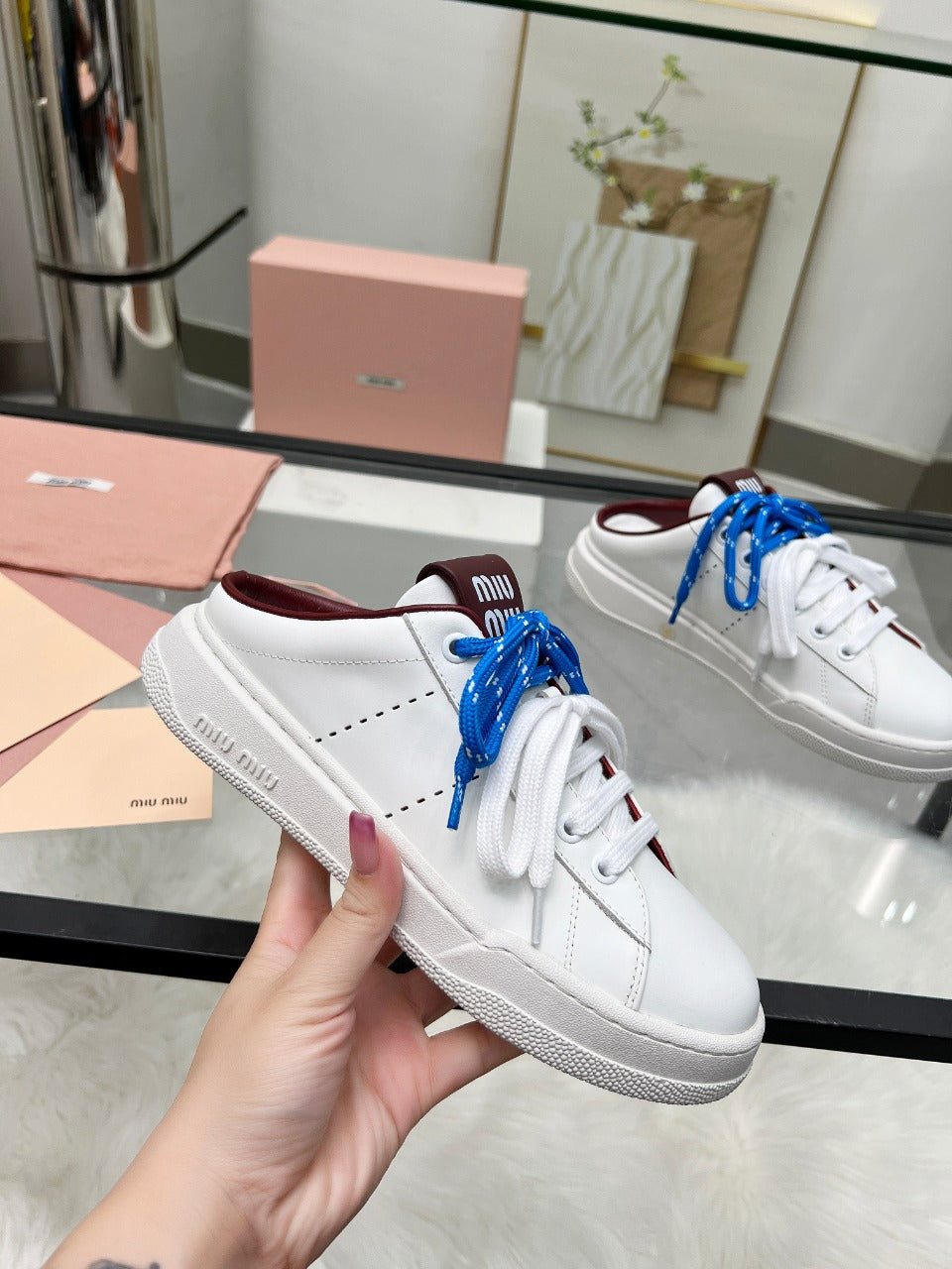 M-Sneakers