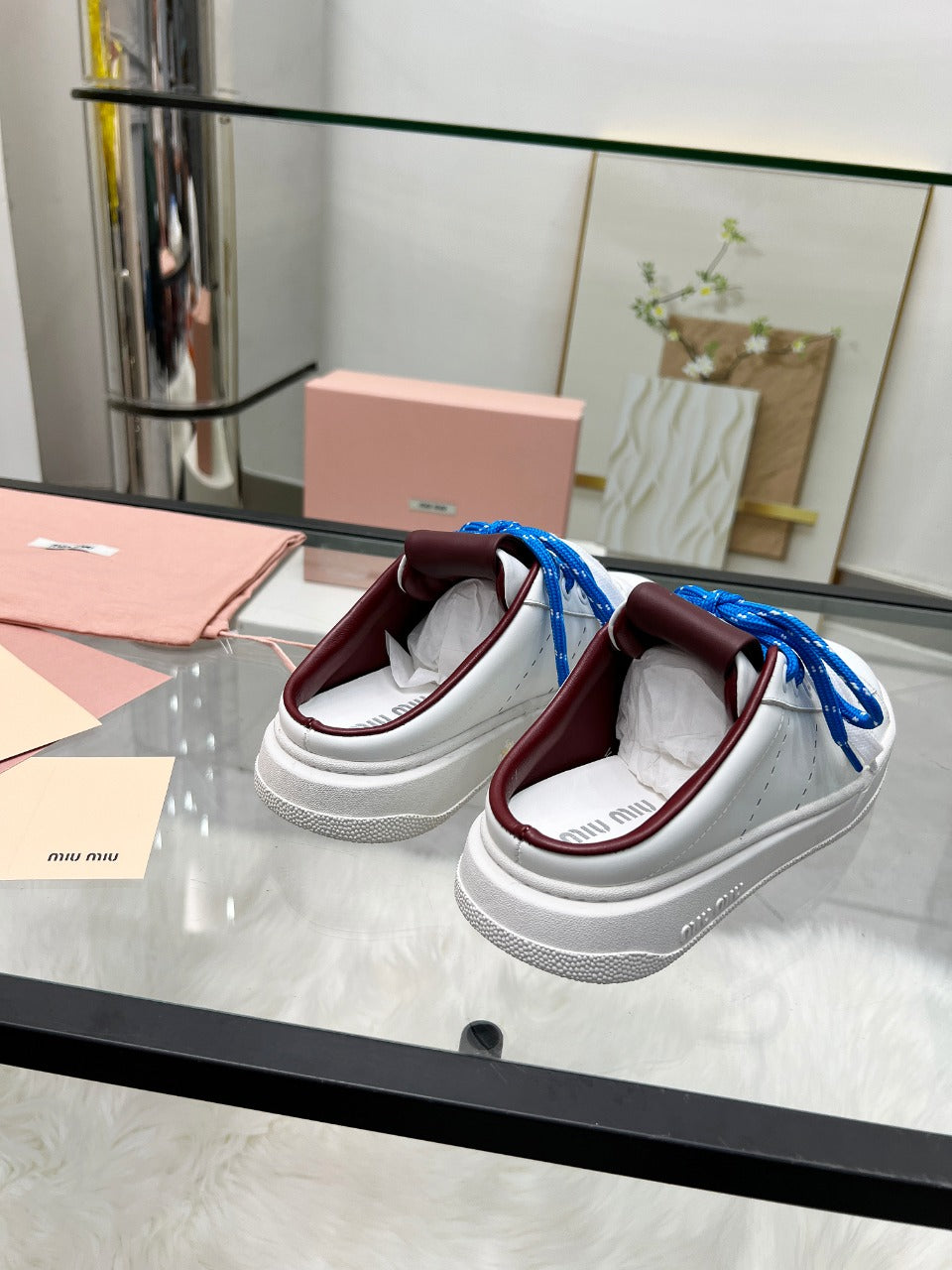 M-Sneakers