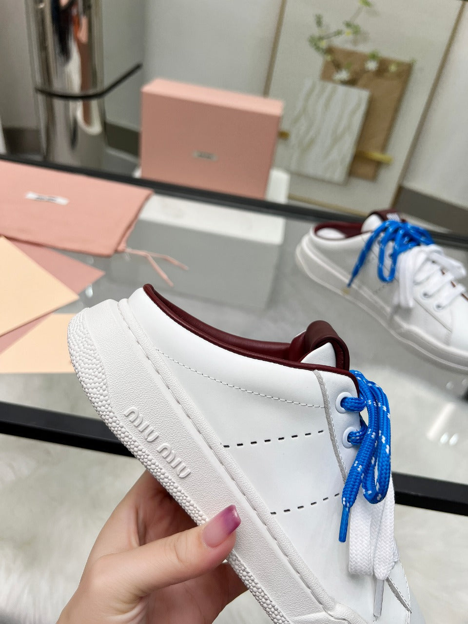 M-Sneakers
