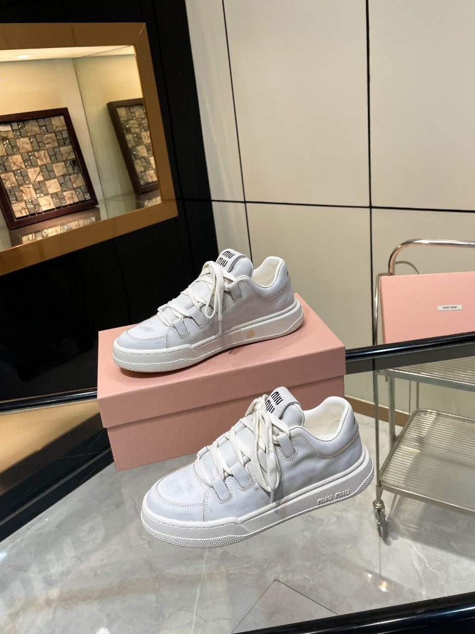 M-Sneakers