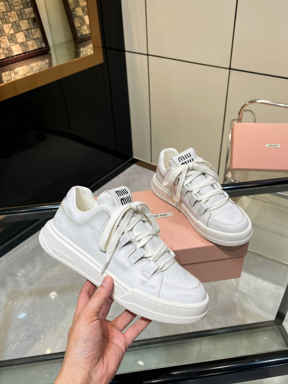 M-Sneakers